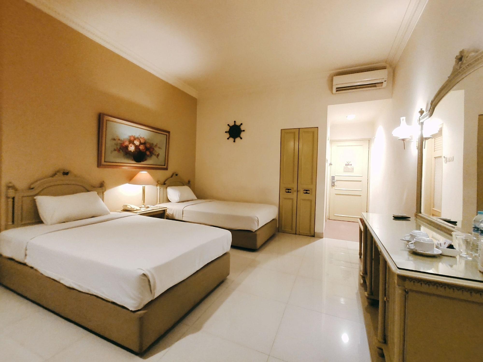 Hotel Indah Palace Solo Extérieur photo