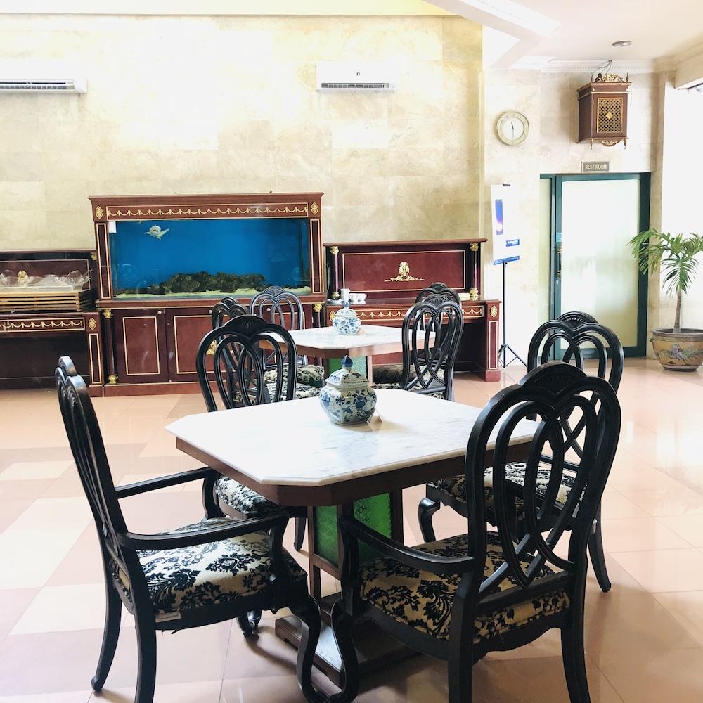 Hotel Indah Palace Solo Extérieur photo